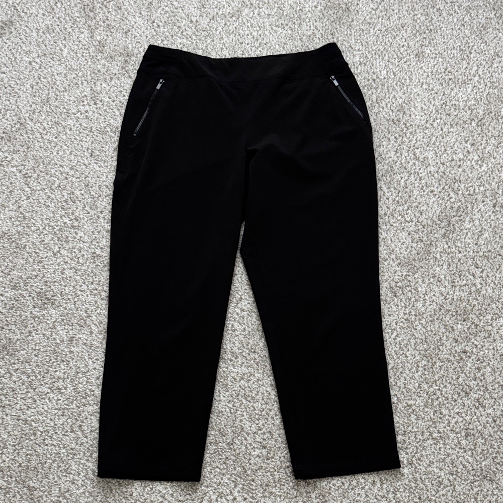 Chico's Zenergy Lightweight Black Capris Pants.